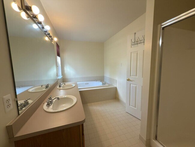 Building Photo - 1929 Harley Dr