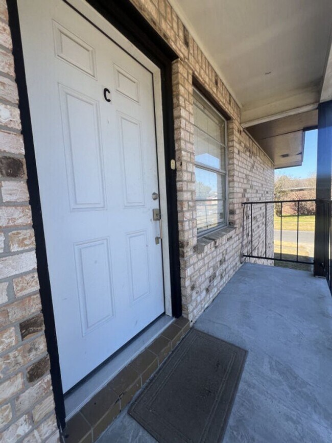 Building Photo - Weston St.