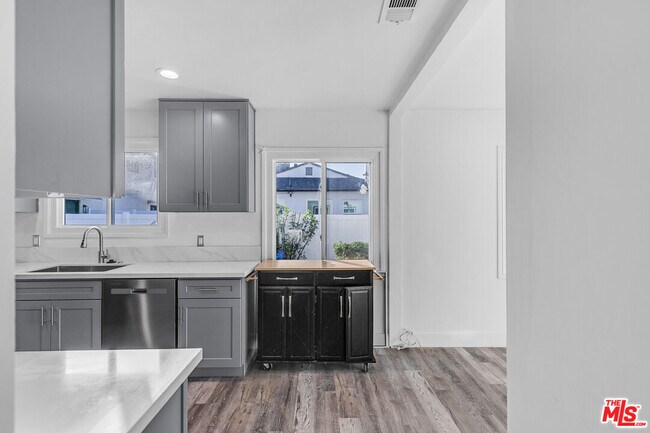 Building Photo - 13536 Hamlin St