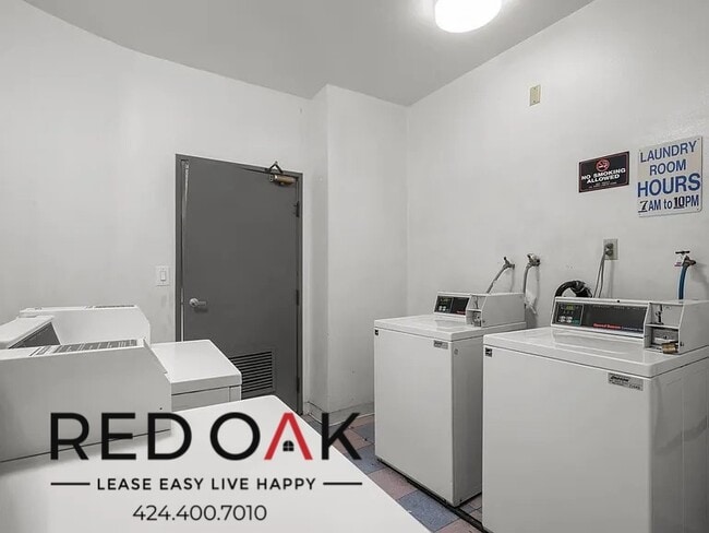 Building Photo - 884 Palm Ave