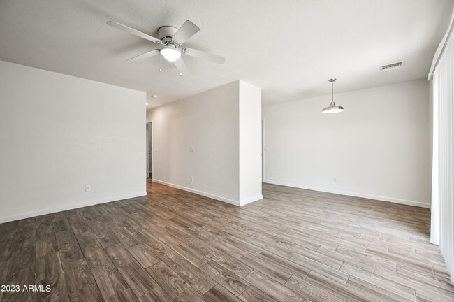 Building Photo - 7956 W Glendale Ave