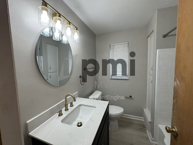 Building Photo - 2137 Ridgeview Rd