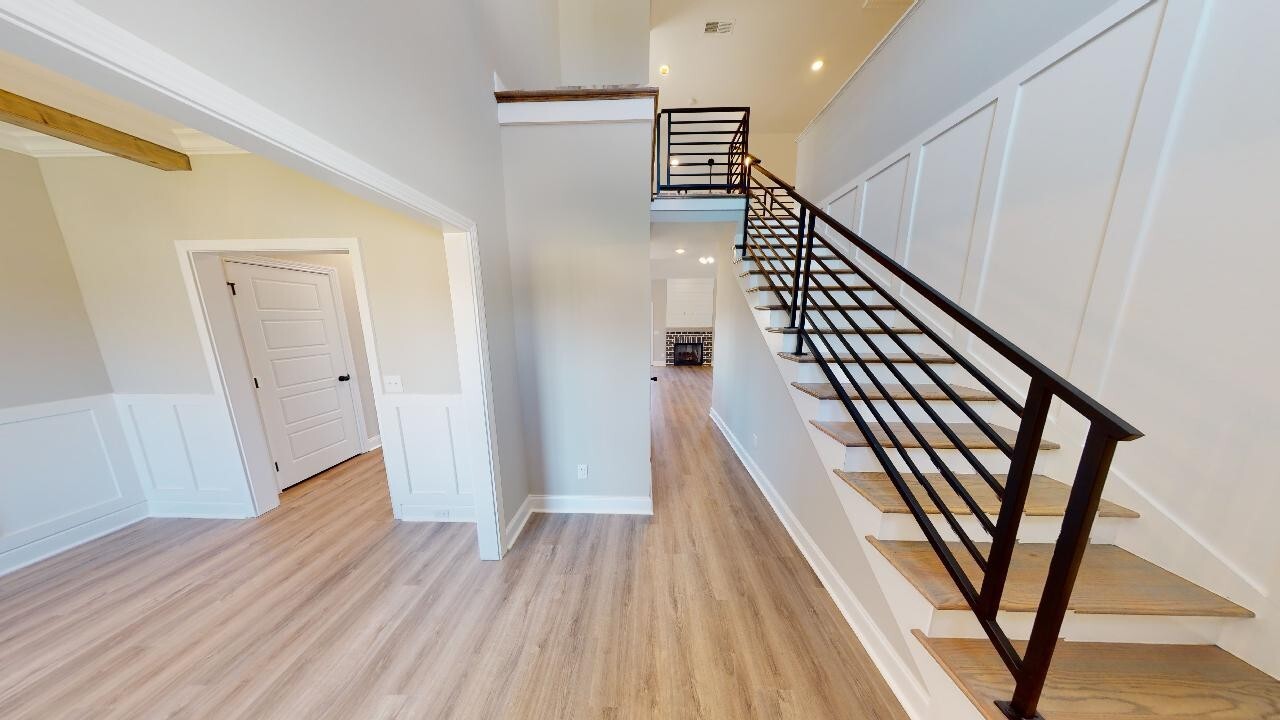 Building Photo - 221 Bluebell Dr