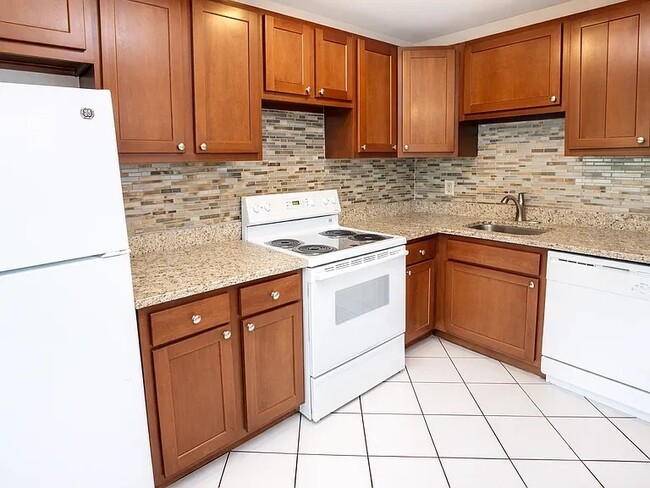 Interior Photo - REGENCY COURT APARTMENTS -- 018