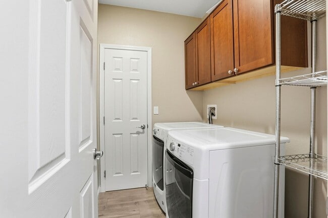 Building Photo - 837 Font-