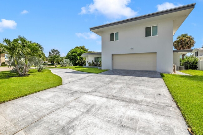 Building Photo - 2812 NE 27th St