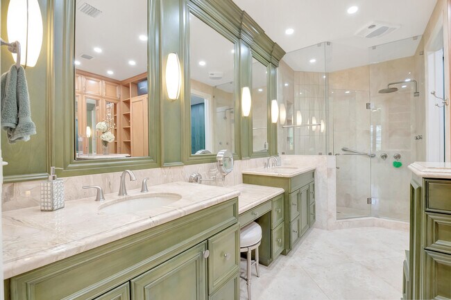 Building Photo - 17565 Ashbourne Ln