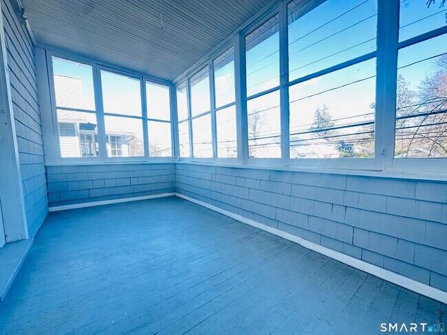 Building Photo - 133 Quaker Ln S