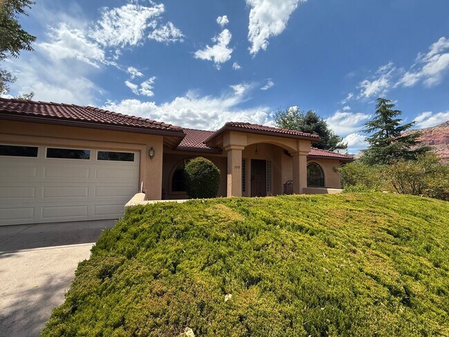 Building Photo - Price Reduced!! Desirable Uptown Sedona In...