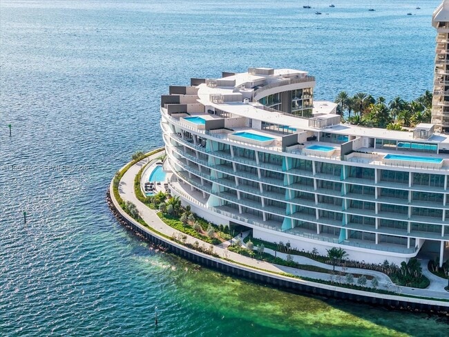 Building Photo - 5 Grove Isle Dr