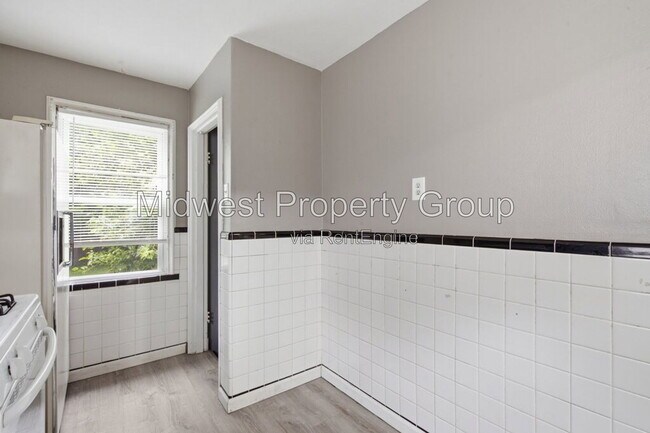 Building Photo - 249 S Hartnett Ave