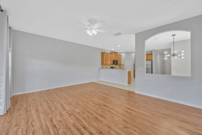 Building Photo - 10414 Tulip Field Way