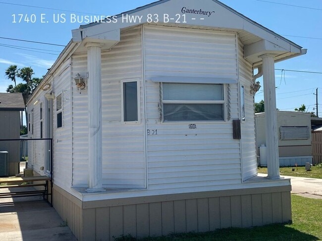 Building Photo - 21 B St