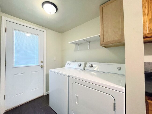 Building Photo - Spacious 3-Bedroom, 1.5 Bathroom Home