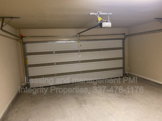 Building Photo - 115 N Pointe Dr