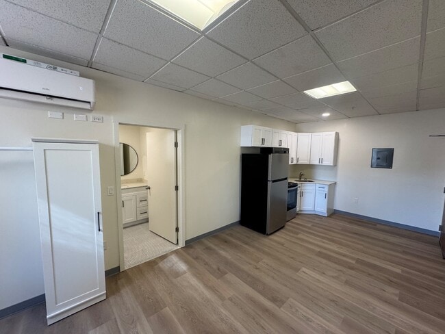 Building Photo - 460 W 600 N