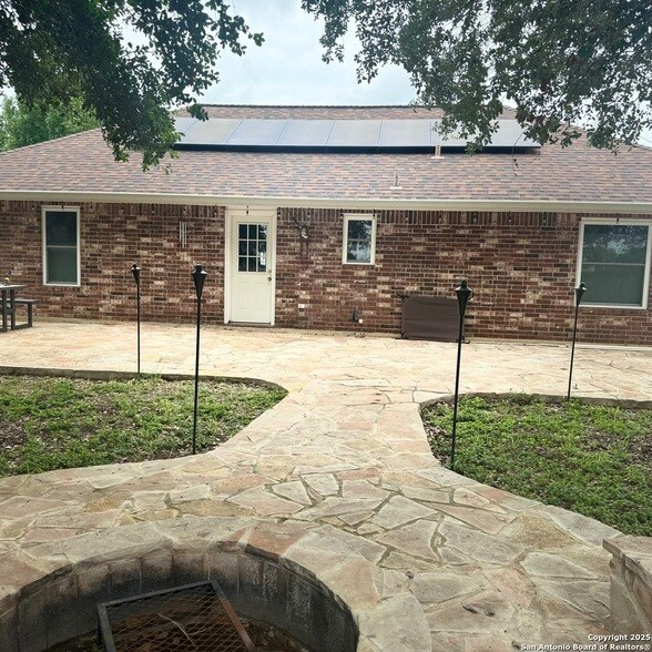 Building Photo - 103 WindCrest