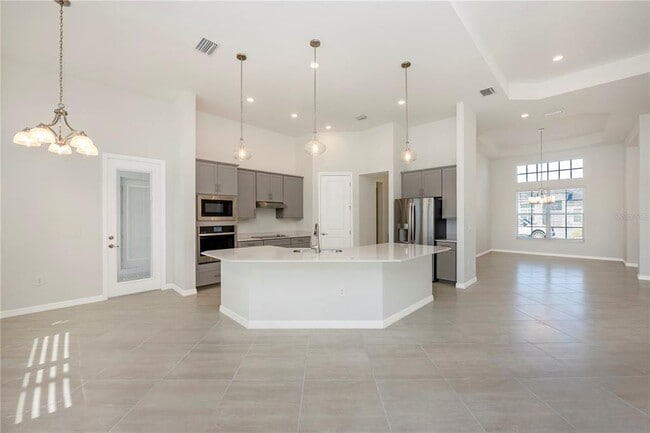 Building Photo - 12655 Wellen Golf St