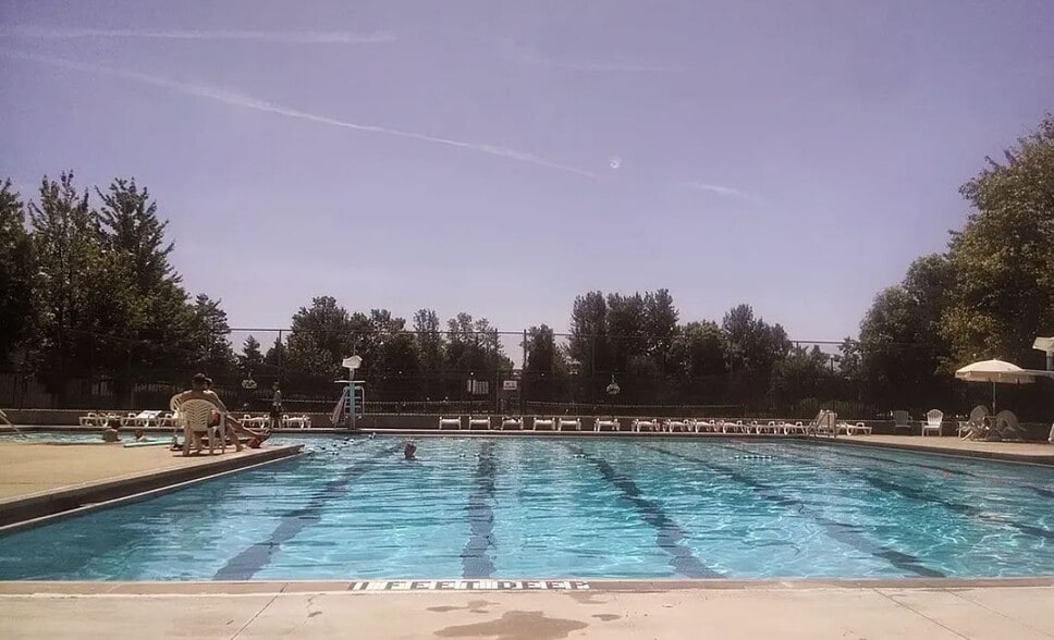 Building Photo - 767 Robin Rd