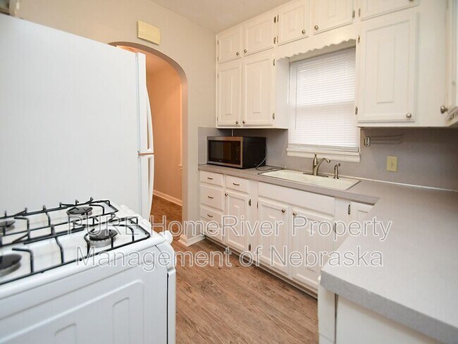Building Photo - 2108 S 46th St