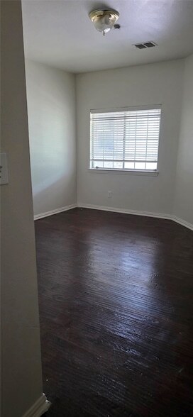 Building Photo - 1001 Llano Trce