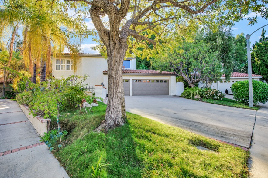 Building Photo - 23450 Park Hermosa