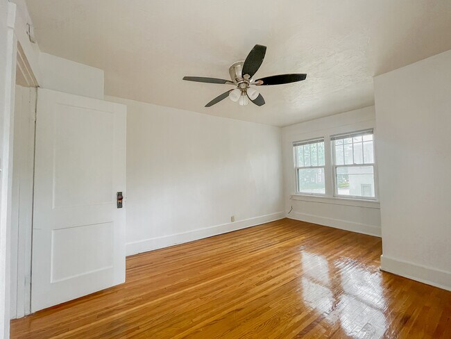 Building Photo - 1255 S 25th St