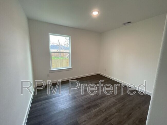 Building Photo - 8226 Linda Vista Rd