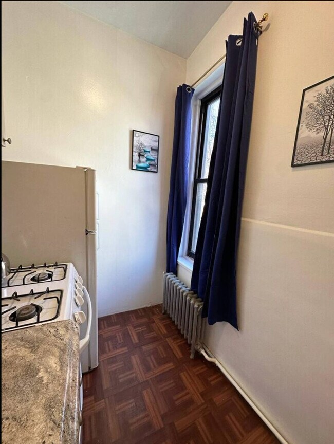 Building Photo - 1492 1st Ave