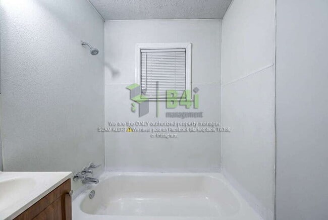 Building Photo - 1313 Ridgeview Dr