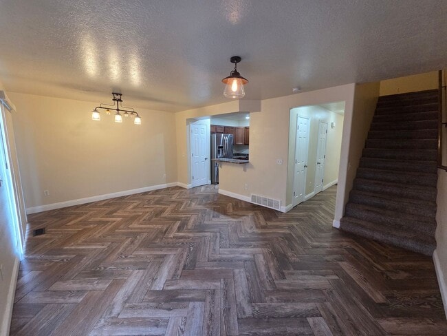 Building Photo - All new paint - super clean and move in ready.