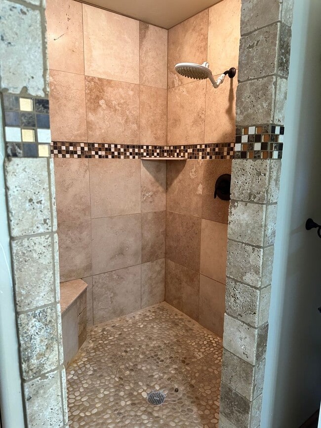 Building Photo - Large Beautiful Condo with Many Upgrades!!