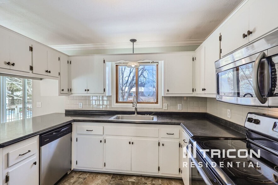 Building Photo - 433 1st St NW
