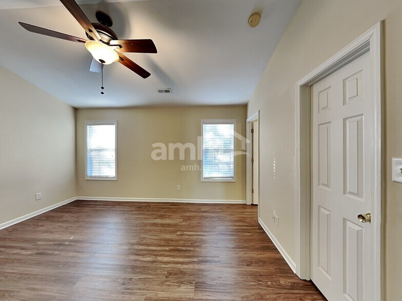 Building Photo - 5516 Waverly Lynn Ln