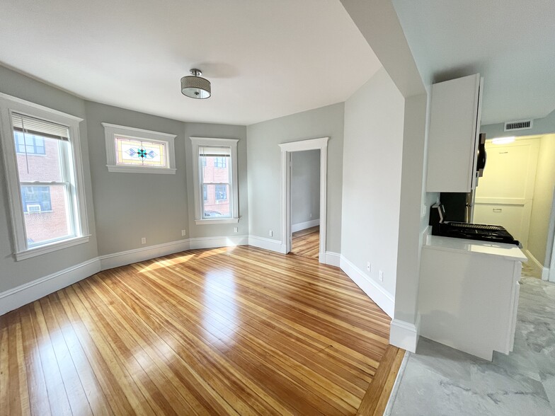 Building Photo - 159 Boston St