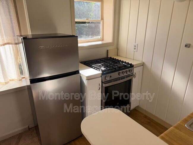 Building Photo - 332C Central Avenue