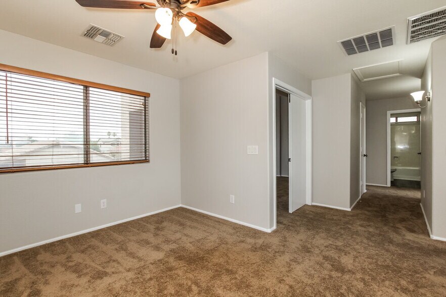 Building Photo - 16231 W Moreland St