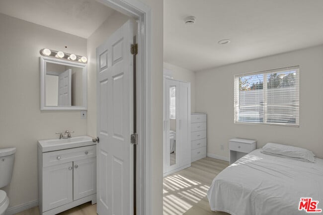 Building Photo - 7705 Baird Ave