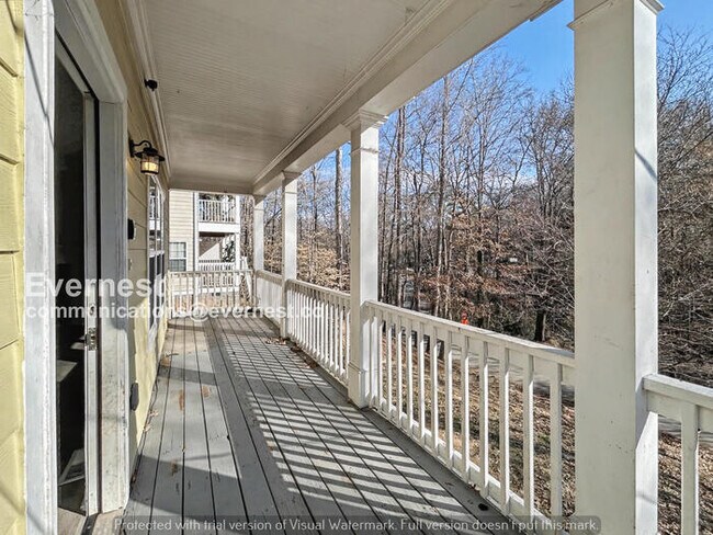 Building Photo - 3 Bed, 2.5 Bath Home with Off-Street Parking / Pet-Friendly / Available Now!