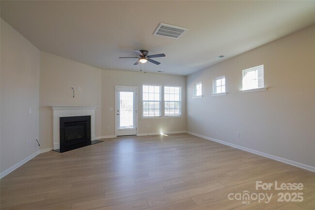 Building Photo - 1411 Caracara Ct