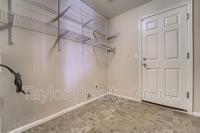 Building Photo - 851 Ponderosa Ln