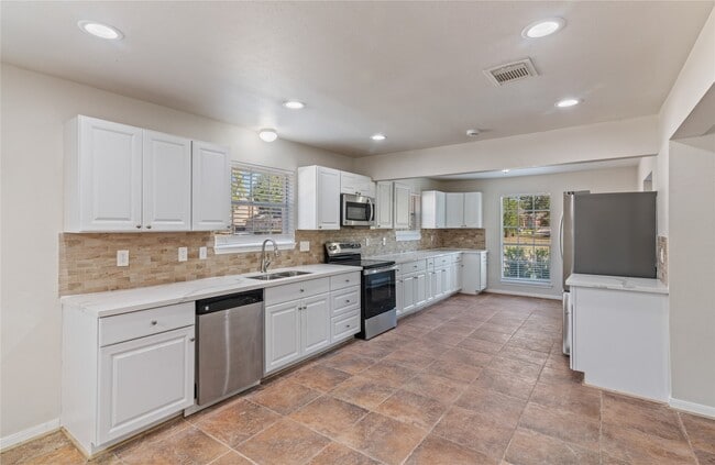 Building Photo - 17923 Beaver Creek Dr