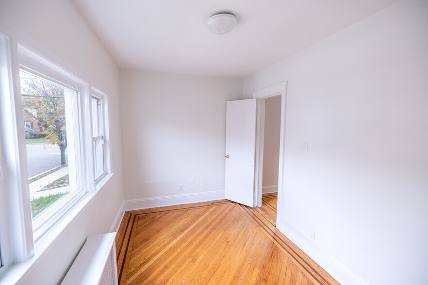 Building Photo - 56 Marlboro Rd