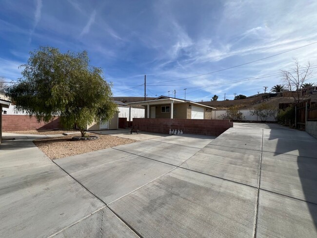 Building Photo - Beautifully remodeled 2 Bedroom 2 Bathroom...