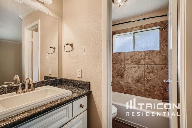 Building Photo - 2824 Sugar Wood Dr