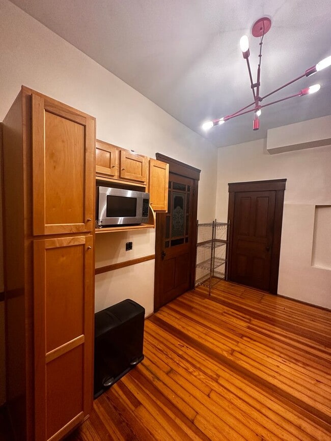 Building Photo - Charming 3BR/2.5BA Home For Rent in Highla...