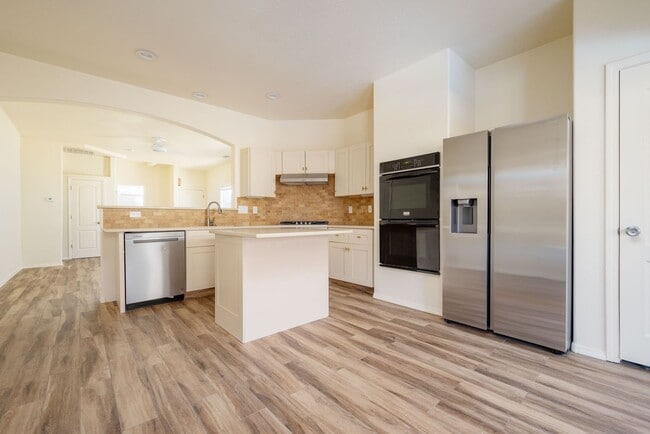 Building Photo - Move-In Ready Beauty Available Now!