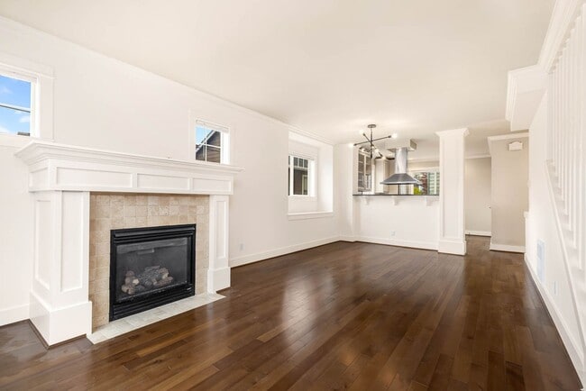 Building Photo - 3424 34th Ave W