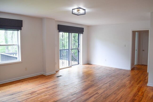 Building Photo - 1610 E 27th Ave