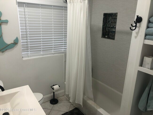 Building Photo - 325 Bellaire Dr